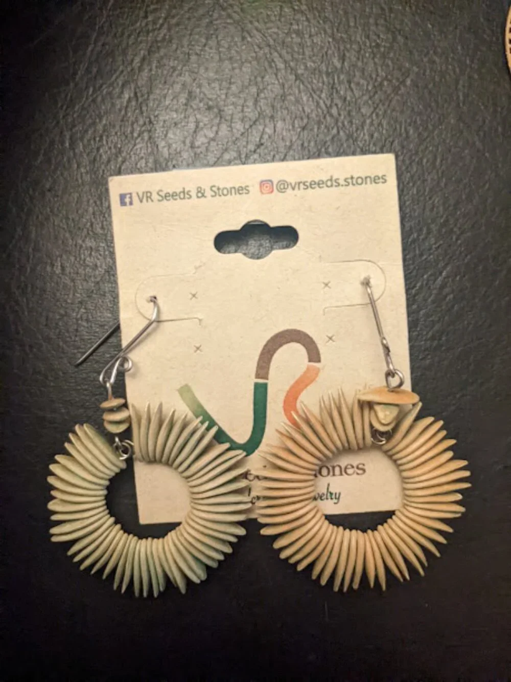 VR Seeds and Fruits - Melon Seed Hoop Earrings